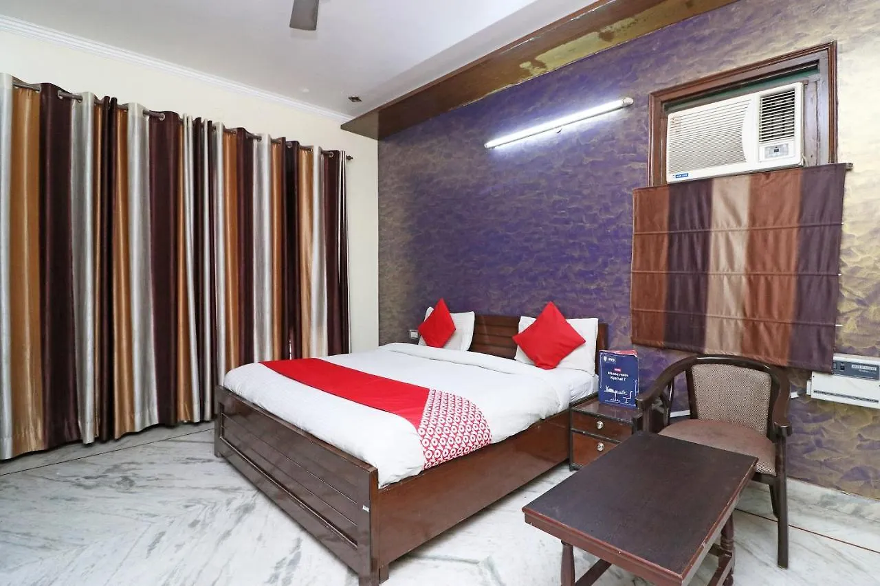 Oyo 15184 Dev Palace غورغاون فندق