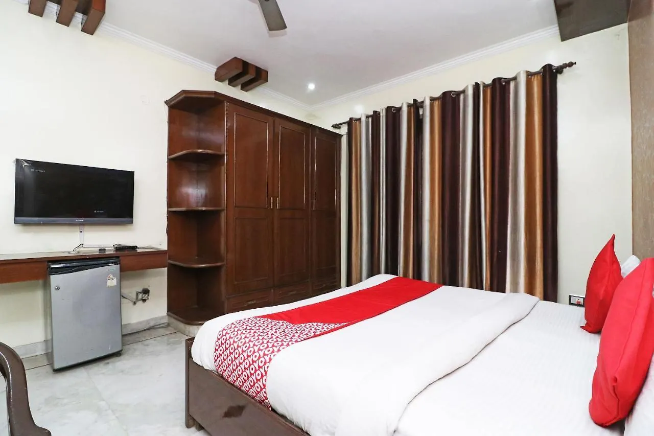 Oyo 15184 Dev Palace غورغاون فندق