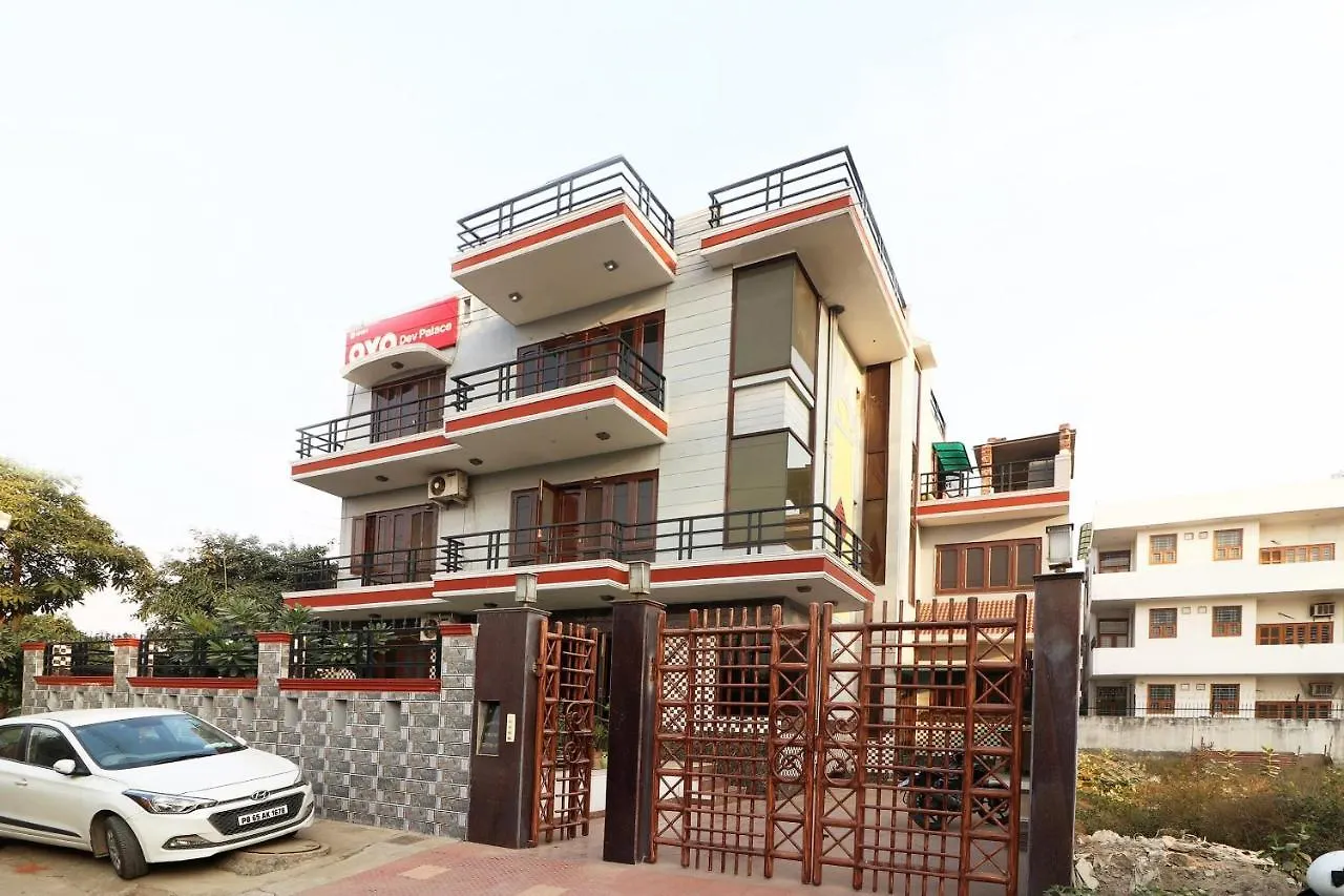 Oyo 15184 Dev Palace غورغاون فندق