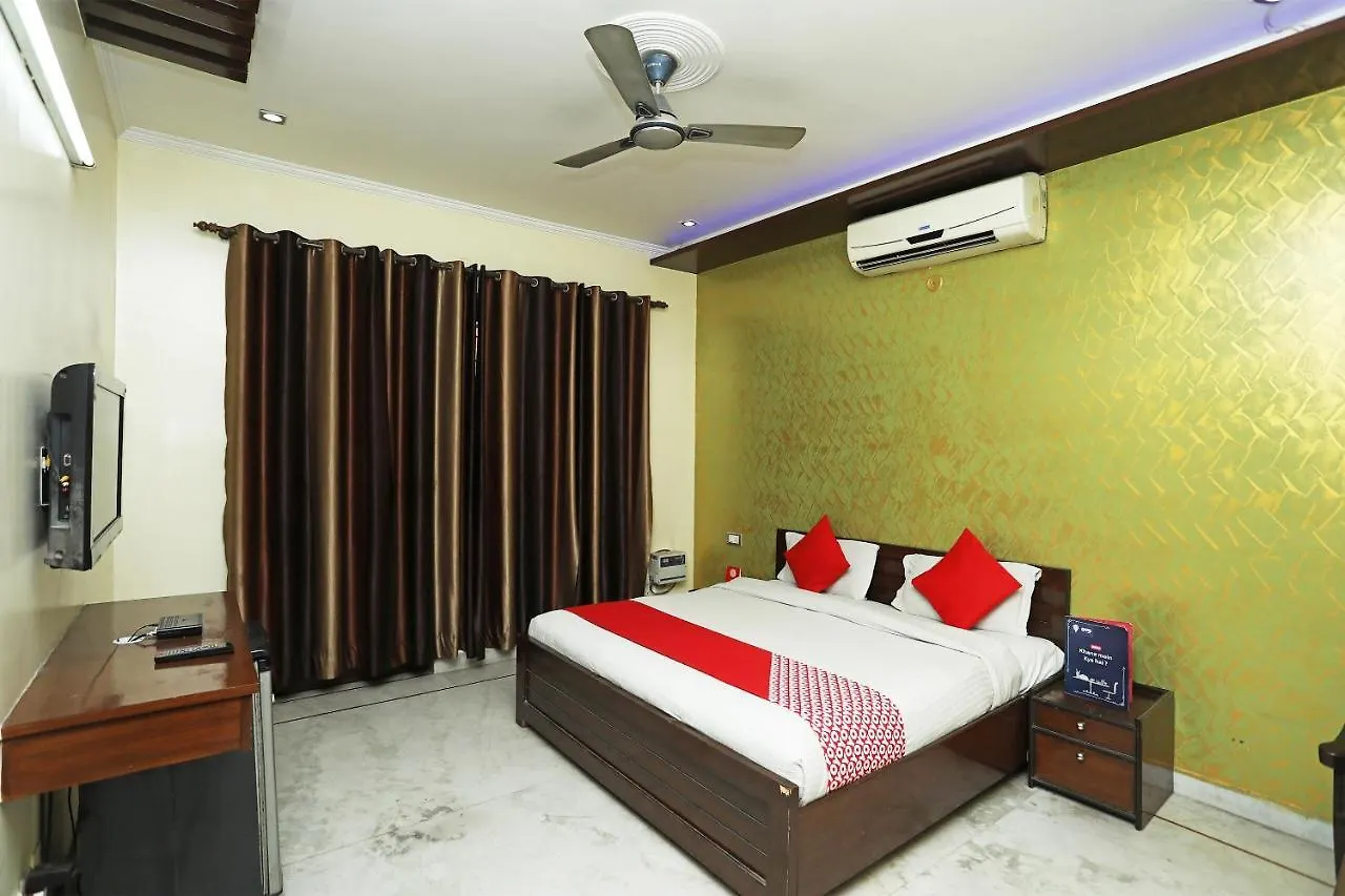 Oyo 15184 Dev Palace Gurgaon